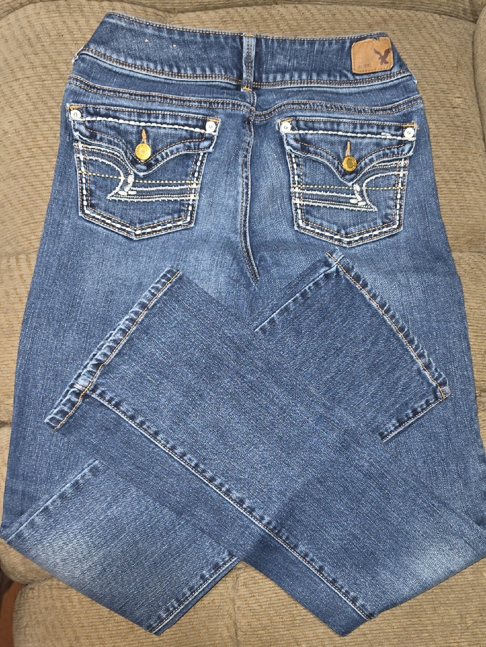 Classic Blue Women's Jeans with Embroidered Back Pockets -  Mid Wash